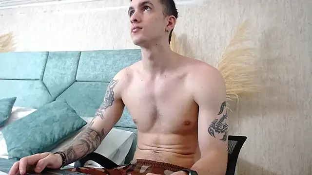 JacksonOlsenn online show from February 2025 12:16:01 PM