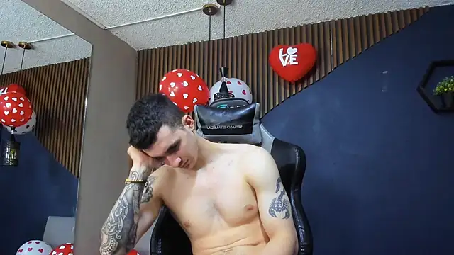 JacksonOlsenn online show from February 2025 03:05:01 PM