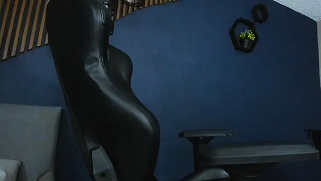 JacksonOlsenn online show from February 2025 07:49:02 PM