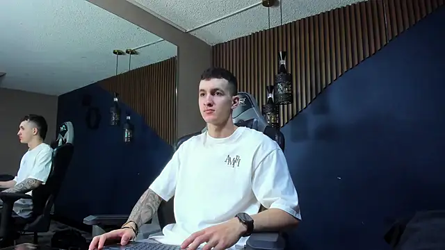 JacksonOlsenn online show from February 2025 03:09:01 PM