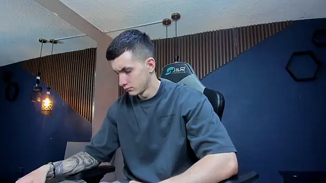 JacksonOlsenn online show from March 2025 12:18:02 PM