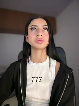 maddy bronw  online show from March 2025 04:23:02 AM