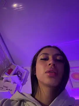 maddy bronw  online show from November 2025 10:29:02 PM