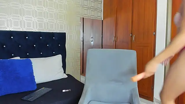 Snapshot of evelyn_wine chatting on February 2025 12:49:01 AM evelyn wine online show from February 2025 12:49:01 AM