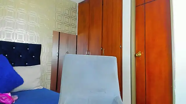 Snapshot of evelyn_wine chatting on February 2025 12:30:02 AM evelyn wine online show from February 2025 12:30:02 AM