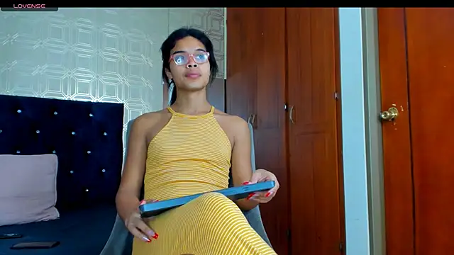 Snapshot of evelyn_wine chatting on March 2025 09:48:01 PM evelyn wine online show from March 2025 09:48:01 PM