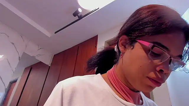 Snapshot of evelyn_wine chatting on October 2025 01:14:01 PM evelyn wine online show from October 2025 01:14:01 PM