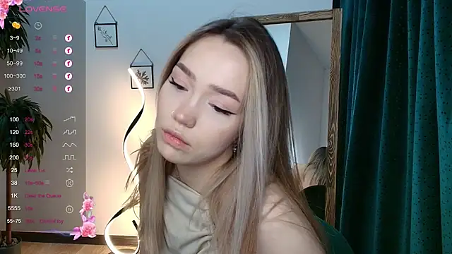 Snapshot of Evia_r0se chatting on December 2024 05:26:01 AM Evia r0se online show from December 2024 05:26:01 AM