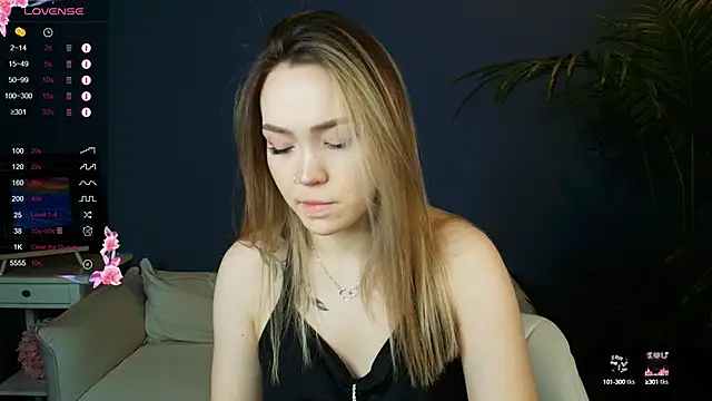 Snapshot of Evia_r0se chatting on December 2024 08:15:02 AM Evia r0se online show from December 2024 08:15:02 AM