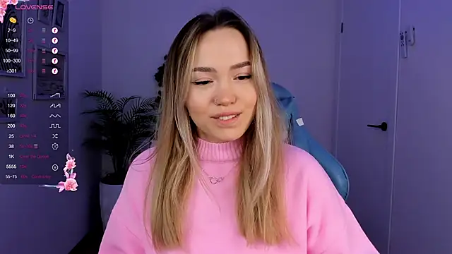 Snapshot of Evia_r0se chatting on December 2024 07:47:02 AM Evia r0se online show from December 2024 07:47:02 AM