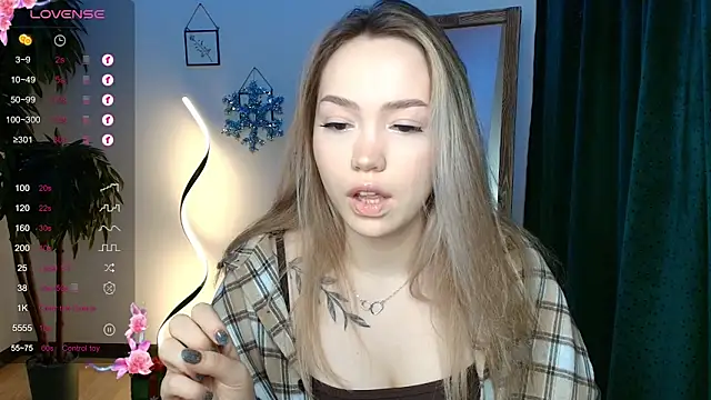 Snapshot of Evia_r0se chatting on December 2024 05:29:02 AM Evia r0se online show from December 2024 05:29:02 AM