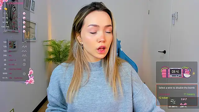 Snapshot of Evia_r0se chatting on December 2024 08:23:02 AM Evia r0se online show from December 2024 08:23:02 AM