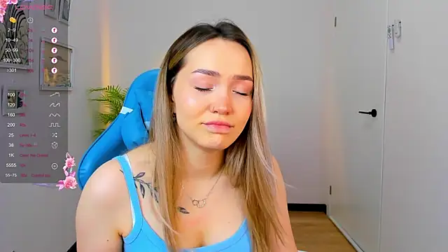 Snapshot of Evia_r0se chatting on December 2024 11:29:01 AM Evia r0se online show from December 2024 11:29:01 AM