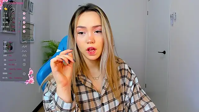 Snapshot of Evia_r0se chatting on December 2024 02:19:02 AM Evia r0se online show from December 2024 02:19:02 AM