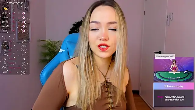 Snapshot of Evia_r0se chatting on December 2024 02:17:01 AM Evia r0se online show from December 2024 02:17:01 AM