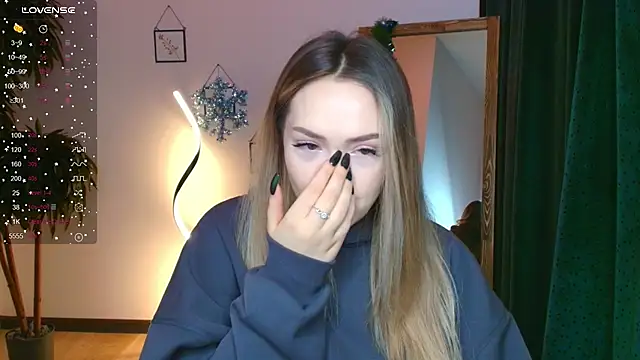 Snapshot of Evia_r0se chatting on January 2025 08:21:02 AM Evia r0se online show from January 2025 08:21:02 AM