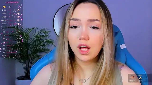 Snapshot of Evia_r0se chatting on January 2025 04:58:02 AM Evia r0se online show from January 2025 04:58:02 AM