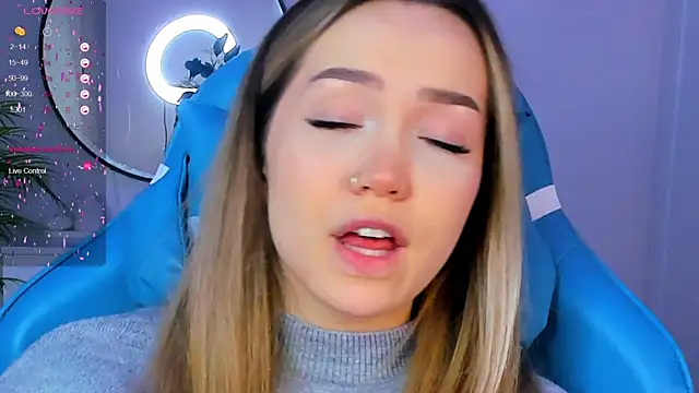 Snapshot of Evia_r0se chatting on January 2025 08:00:02 AM Evia r0se online show from January 2025 08:00:02 AM