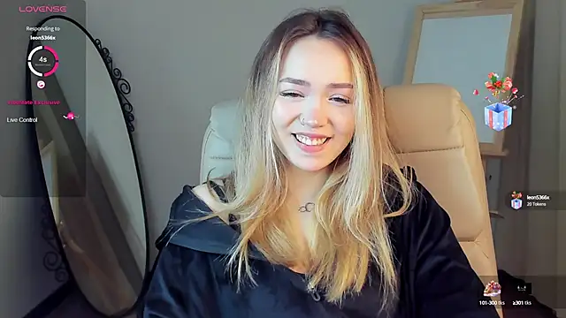 Snapshot of Evia_r0se chatting on January 2025 08:34:02 AM Evia r0se online show from January 2025 08:34:02 AM