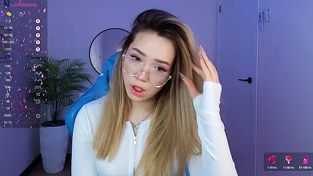 Snapshot of Evia_r0se chatting on January 2025 07:32:01 AM Evia r0se online show from January 2025 07:32:01 AM