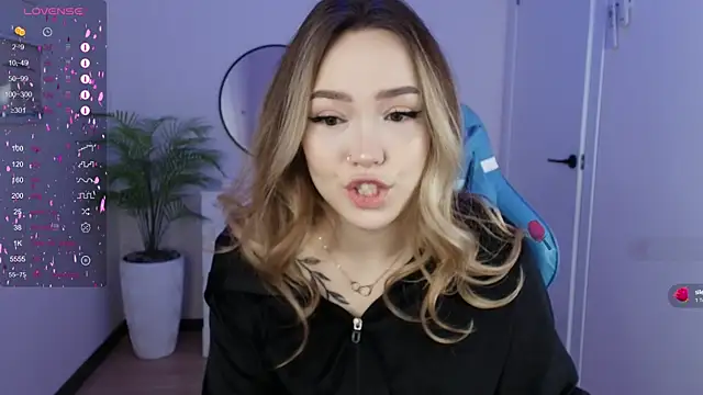 Snapshot of Evia_r0se chatting on January 2025 02:11:01 AM Evia r0se online show from January 2025 02:11:01 AM