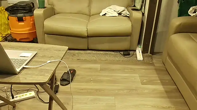 overaveragefreak4you online show from February 2026 04:42:01 AM