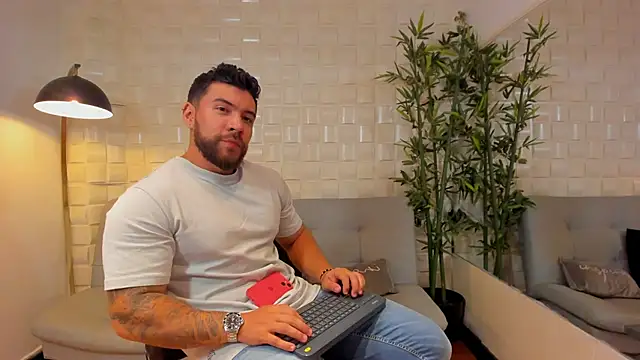 Snapshot of _dreammr1_ chatting on January 2025 10:34:01 PM dreammr1 online show from January 2025 10:34:01 PM