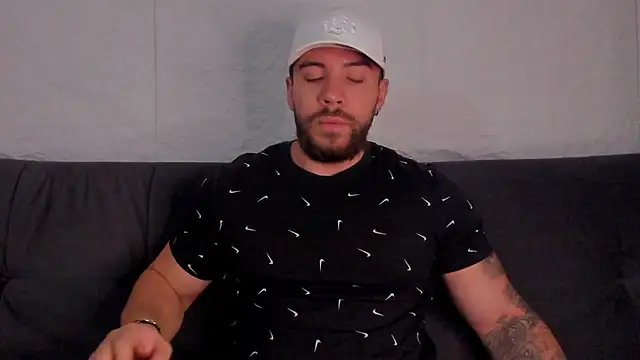 Snapshot of _dreammr1_ chatting on October 2025 10:54:02 PM dreammr1 online show from October 2025 10:54:02 PM