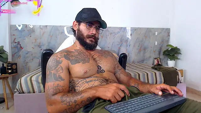 Snapshot of hanz_col chatting on April 2026 02:20:01 PM hanz col online show from April 2026 02:20:01 PM