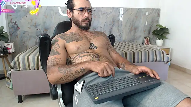 Snapshot of hanz_col chatting on May 2026 06:37:01 PM hanz col online show from May 2026 06:37:01 PM
