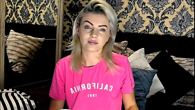 Snapshot of Aly_girl1 chatting on December 2024 09:51:01 AM Aly girl1 online show from December 2024 09:51:01 AM