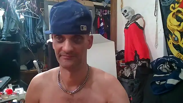 Snapshot of slinginbigD chatting on January 2026 10:52:01 AM slinginbigD online show from January 2026 10:52:01 AM