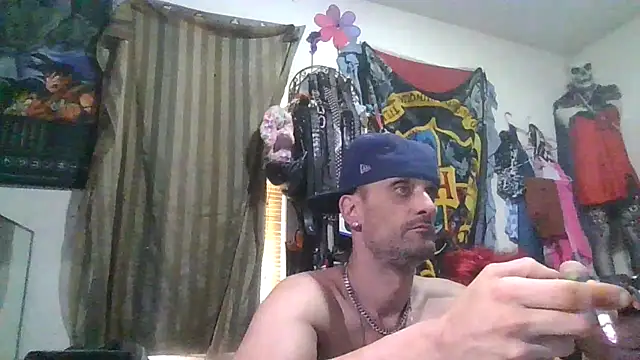 Snapshot of slinginbigD chatting on February 2026 07:40:01 PM slinginbigD online show from February 2026 07:40:01 PM