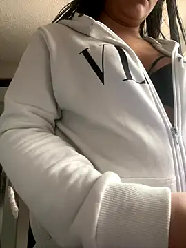 Little Ivy online show from November 2025 01:54:02 PM