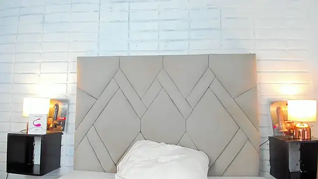 Isis Osman online show from March 2025 08:52:01 PM