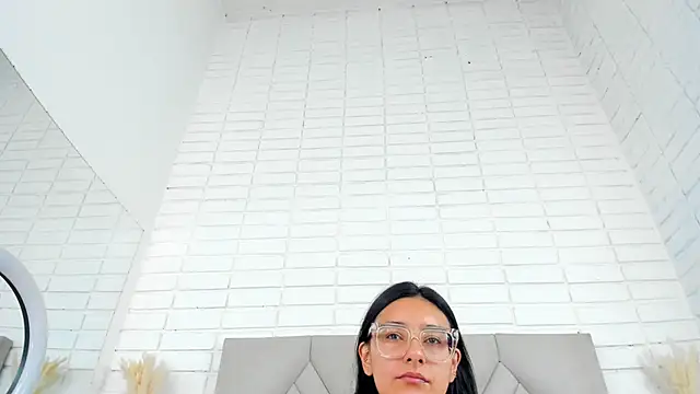 Isis Osman online show from October 2025 07:10:02 PM