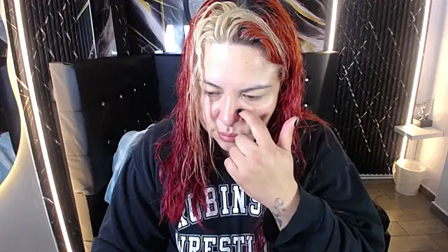 Bruja  Scarlata online show from November 2025 10:05:01 AM