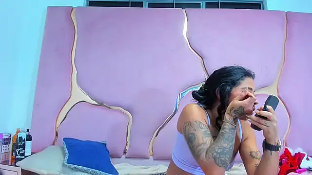 Snapshot of MelissaAndZeuss chatting on December 2024 08:26:01 AM MelissaAndZeuss online show from December 2024 08:26:01 AM