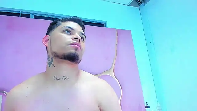 Snapshot of MelissaAndZeuss chatting on January 2025 08:24:01 AM MelissaAndZeuss online show from January 2025 08:24:01 AM