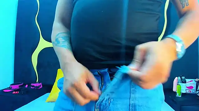 Snapshot of MelissaAndZeuss chatting on March 2025 04:21:02 AM MelissaAndZeuss online show from March 2025 04:21:02 AM