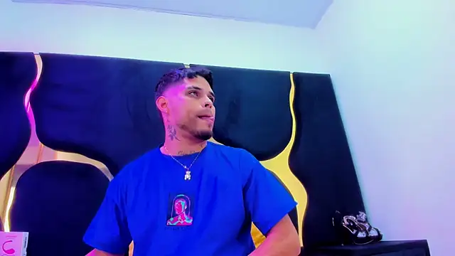 Snapshot of MelissaAndZeuss chatting on September 2025 04:34:02 AM MelissaAndZeuss online show from September 2025 04:34:02 AM