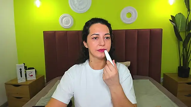 Linda Insatiable online show from March 2026 01:33:02 AM