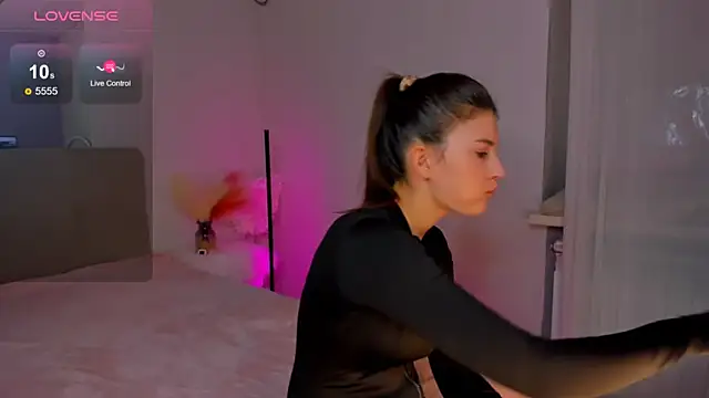 Laura Leee online show from February 2025 09:32:02 AM