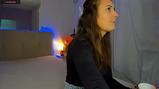 Laura Leee online show from October 2025 06:26:01 AM