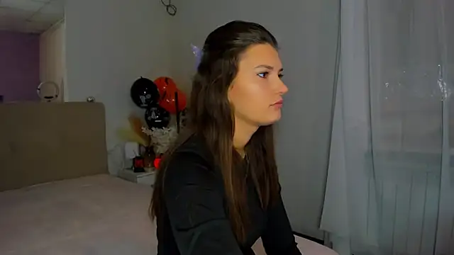 Laura Leee online show from November 2025 06:05:01 AM