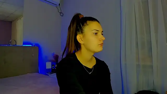 Laura Leee online show from November 2025 06:19:01 AM