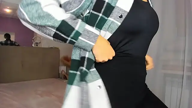 Laura Leee online show from December 2025 06:18:01 AM