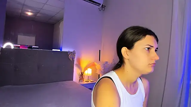 Laura Leee online show from July 2026 05:10:02 AM