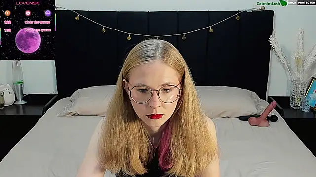 Snapshot of CatmintLush chatting on June 2026 11:39:01 PM CatmintLush online show from June 2026 11:39:01 PM