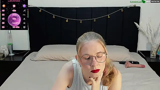 Snapshot of CatmintLush chatting on July 2026 11:43:01 PM CatmintLush online show from July 2026 11:43:01 PM